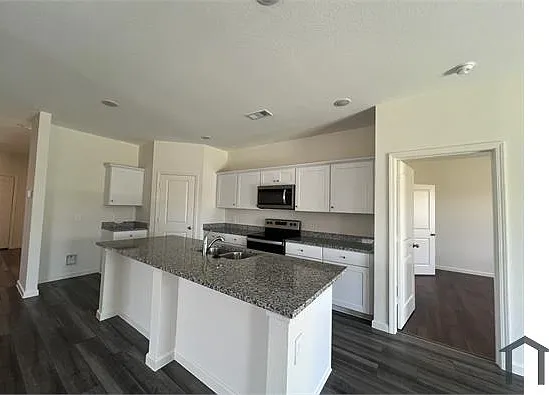 794 Yorkshire Dr — Photo 6