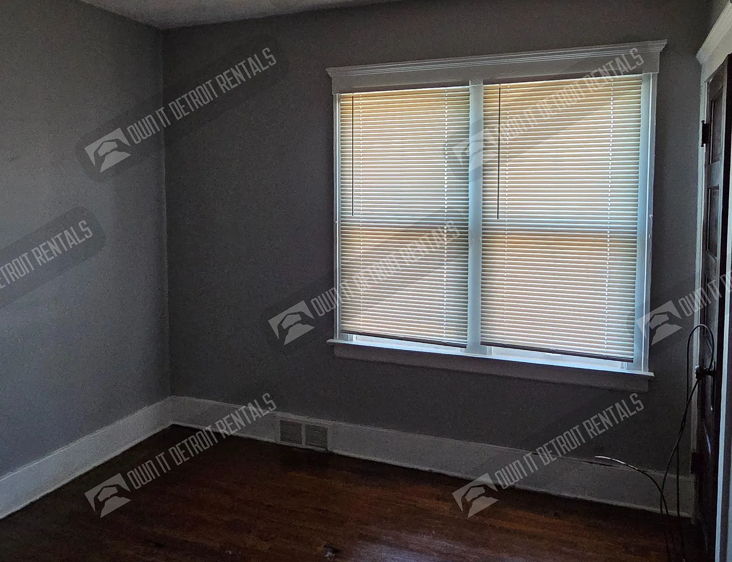 Multi Family 3 Bedroom 1 Bathroom — Photo 4