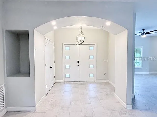 2408 Corrine Dr — Photo 5