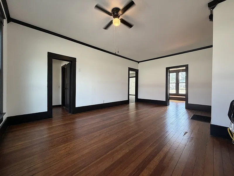 2 bed, 1.0 bath, 800 sqft, $1,050 — Photo 3