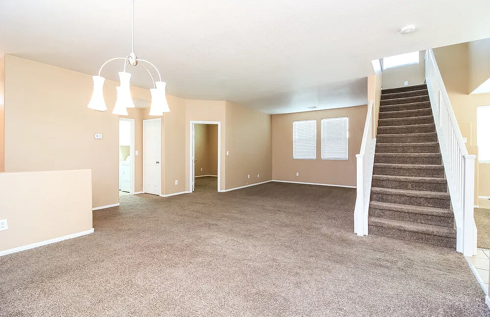 5 bed, 3.0 bath, 2544 sqft, $2,715 — Photo 4