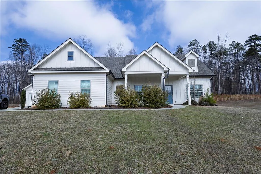 4 bed, 3.0 bath, 2028 sqft, $2,500 — Photo 2