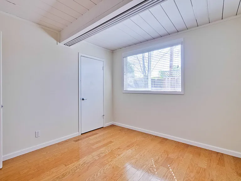 485 Emmons Dr — Photo 42