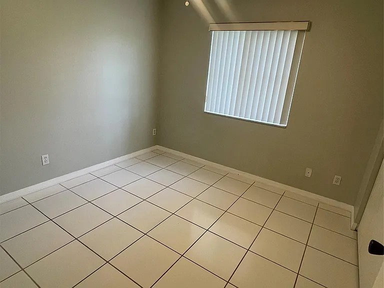 1810 SW 114th Ter — Photo 15