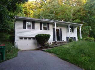 90 Roosevelt Rd, Hyde Park, NY 12538