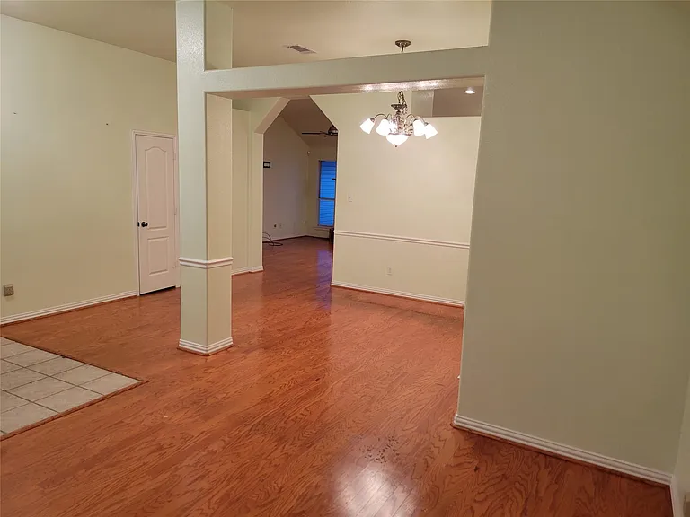 1424 Chapman Dr — Photo 3