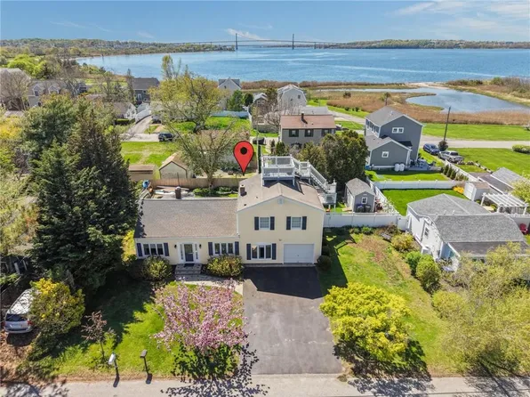54 Canton Ave, Portsmouth, RI 02871