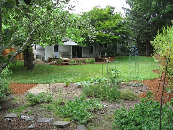 HUGE backyard w/garden