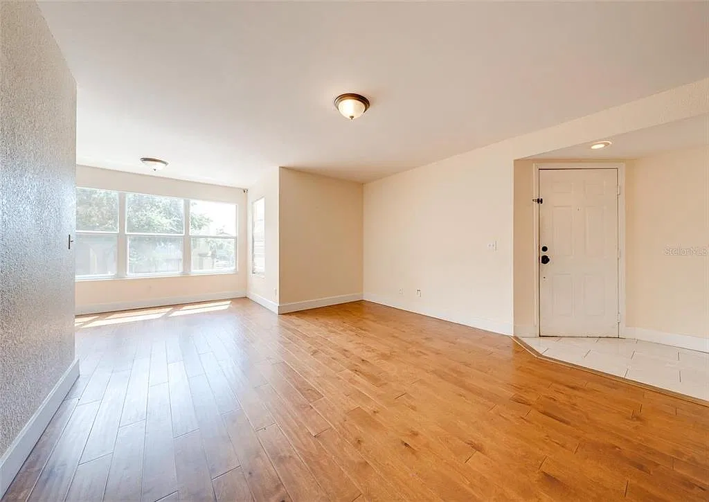 2 bed, 2.0 bath, 988 sqft, $1,800 — Photo 3
