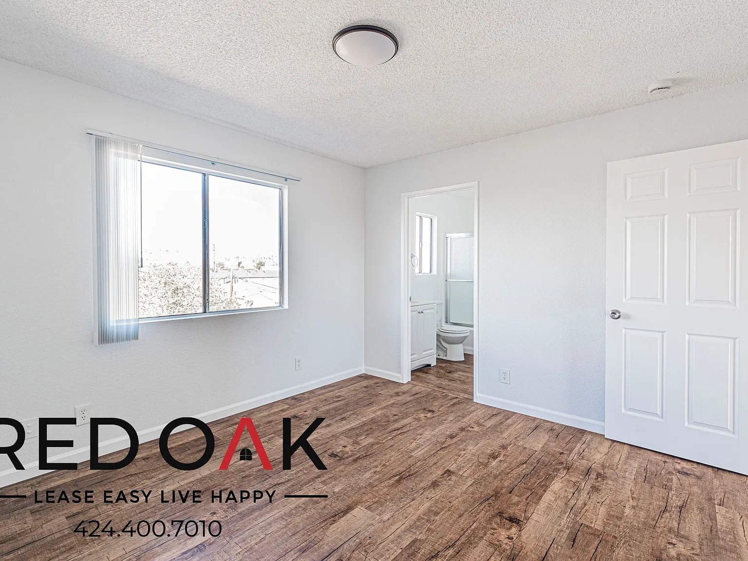~Low Deposit~ Light-Filled 1-Bed With Hardwood-Style Floors, On-Site Laundry And Parking Included... — Photo 2