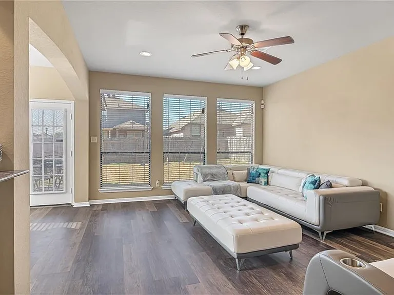 3418 Castleton Dr — Photo 10