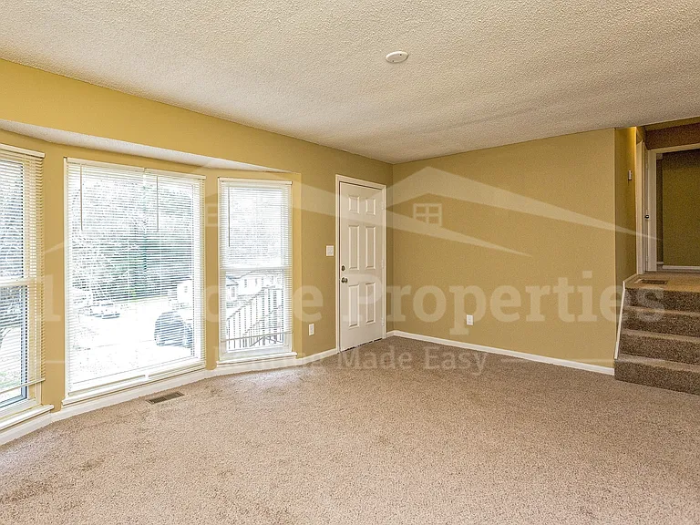 5849 Janet Dr — Photo 6