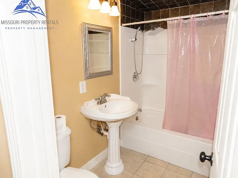 418 W Maddux St — Photo 10