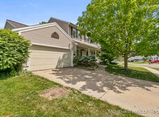 4700 Meadow Lake Dr SE, Kentwood, MI