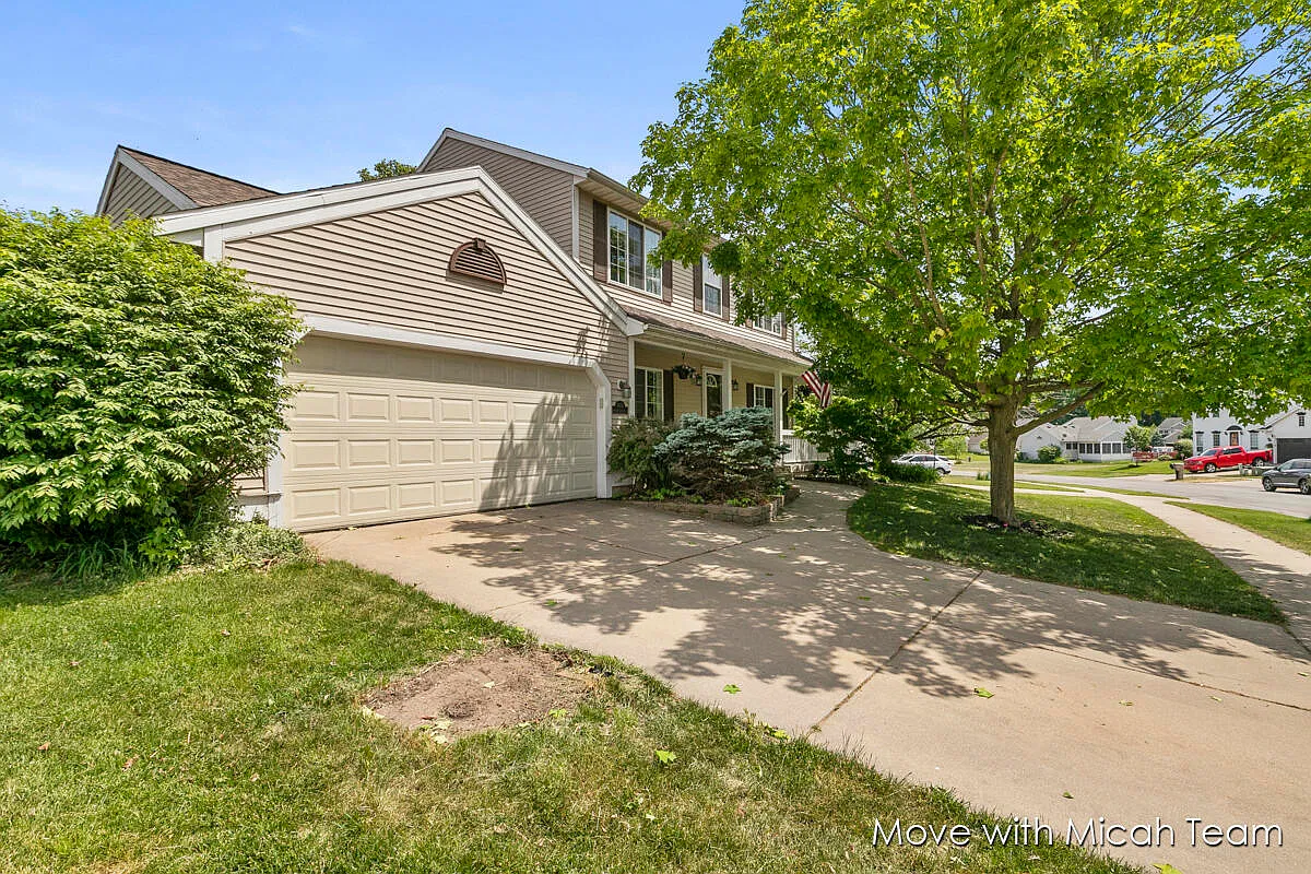 4700 Meadow Lake Dr SE photo 1
