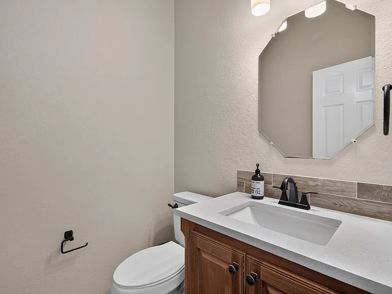 937 Lauren St — Photo 8