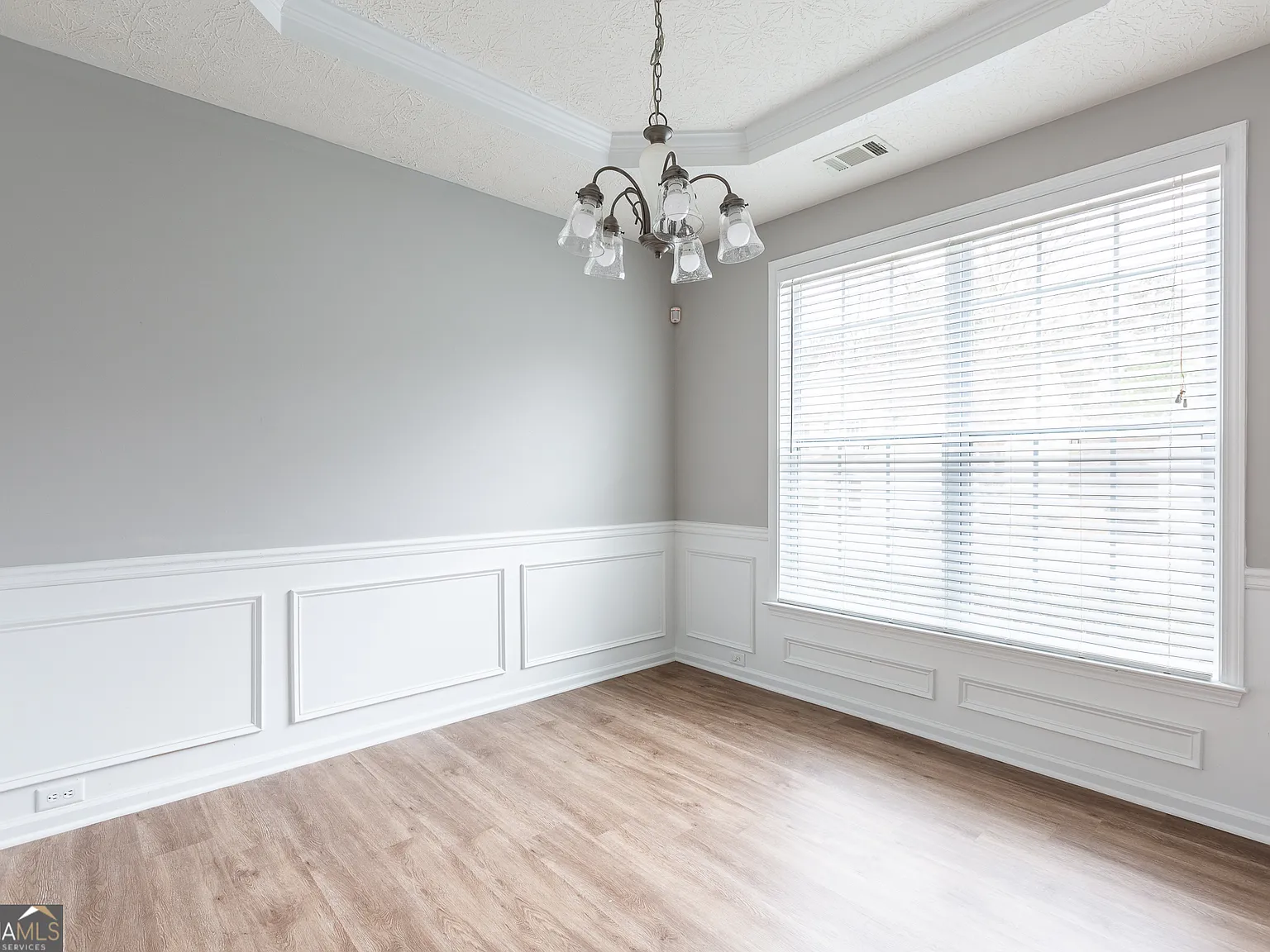 4 bed, 2.5 bath, 2462 sqft, $2,295 — Photo 2