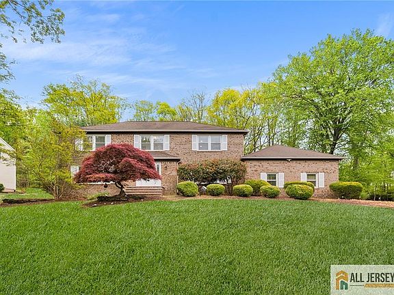 2nd image of 12 Woodgate Dr