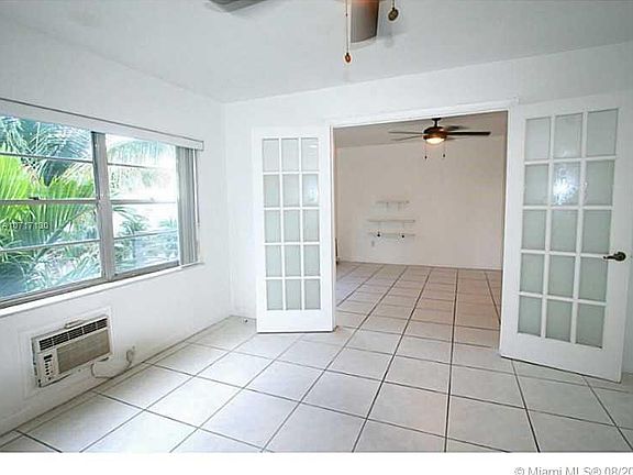 4th image of 1441 Lincoln Ct #404