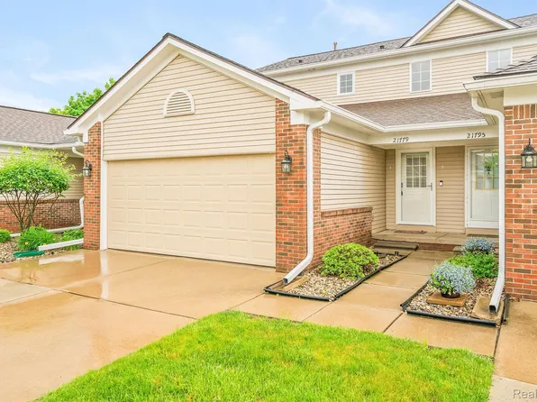 21779 Concord Dr, Brownstown, MI 48193