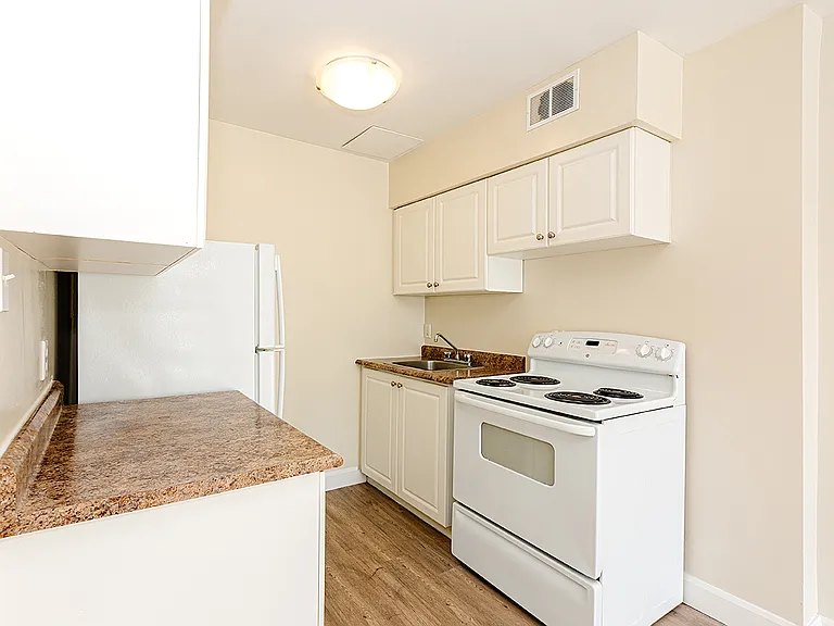 295 Lakeshore Dr — Photo 11