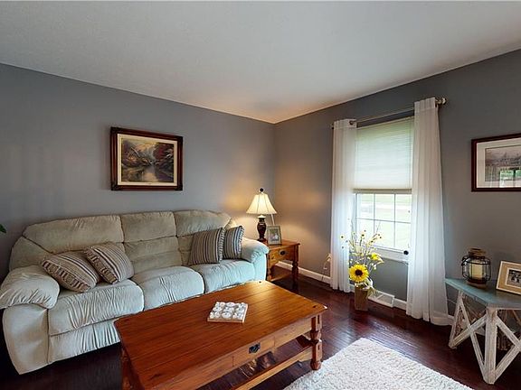 4th image of 8153 Elaine Dr