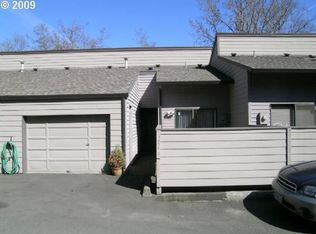 4621 SW Caldew St APT C, Portland, OR 97219