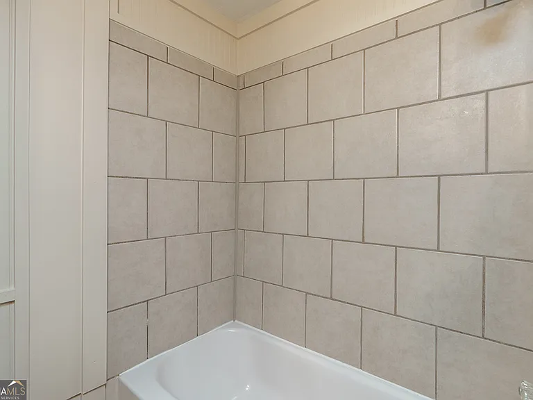 243 Boulevard #B — Photo 17