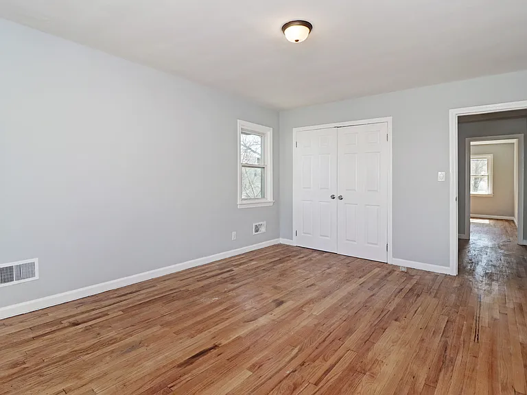 260 Shepard Ave — Photo 13