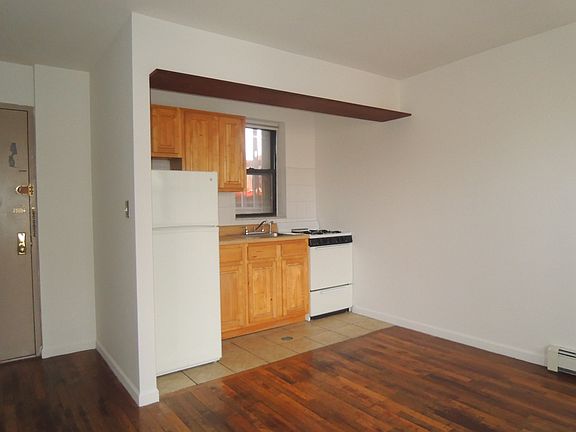 3rd image of 122 Allen St APT 13