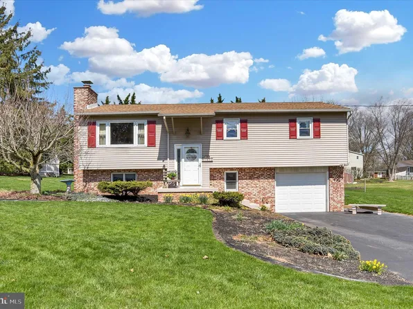 1612 Cressman Cir, Mechanicsburg, PA 17055