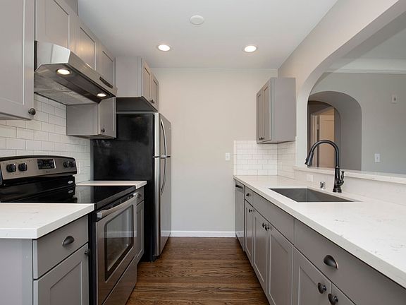 5th image of 1404 3rd Ave N APT 5