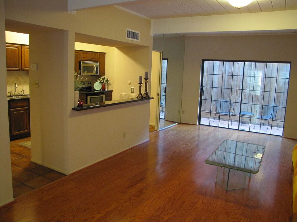 Open Floor Plan/Breakfast Bar