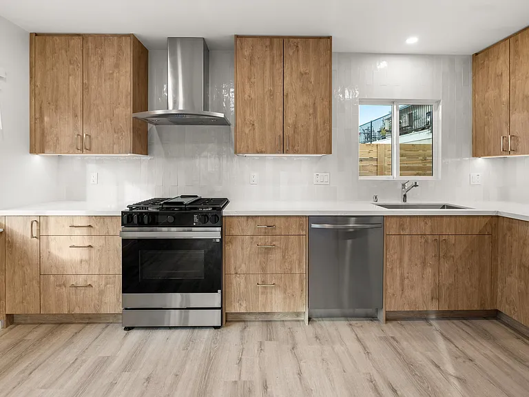 103 W Calle Crespis #C — Photo 3