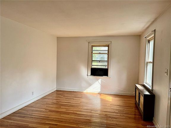 5th image of 56 Elmwood Hts