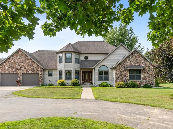 N6547 Buelow Rd, New London, WI 54961