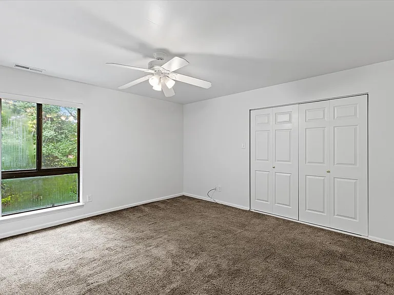 703 Camelback Ct — Photo 19