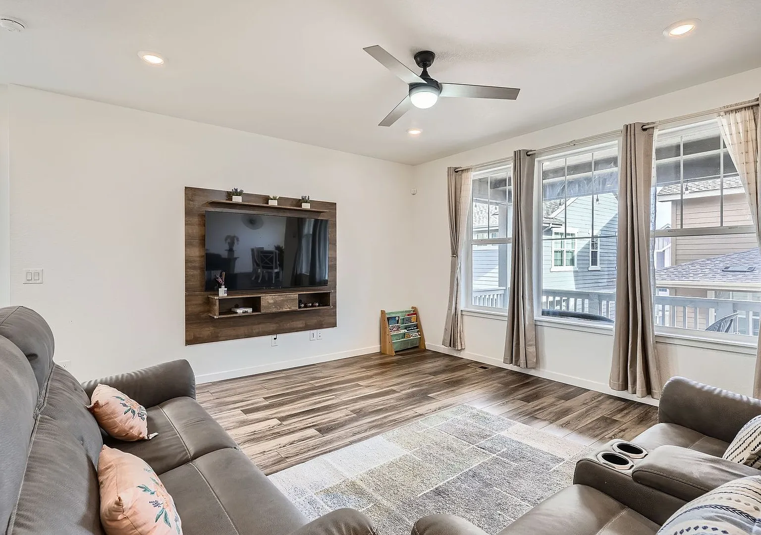 Evolve Real Estate: Spacious 3 Bedroom + Loft Paired Home in Dove Village Community Available on ... — Photo 4