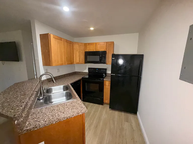 510 Elm Dr #102 — Photo 4