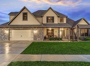 9654 Keeneland Cir, Mont Belvieu, TX 77523