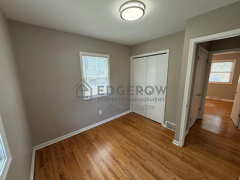 1240 Emerald Ave NE — Photo 8