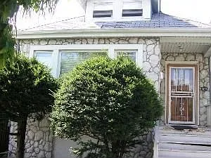 1719 W 71st St photo 1