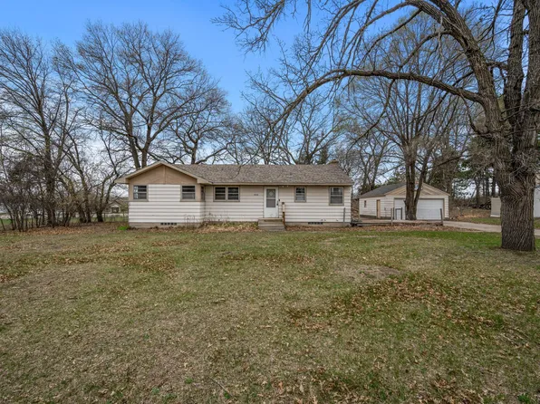 9330 Flintwood St NW, Coon Rapids, MN 55433