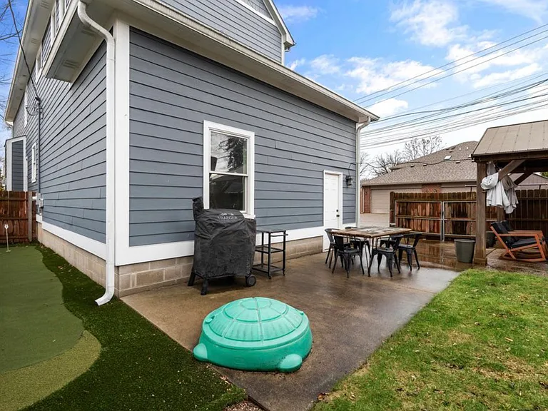 819 Irving Ave — Photo 9