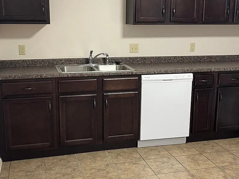 107 Ashley Dr — Photo 5