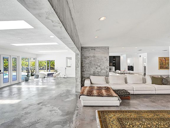 5th image of 4915 Woodlands Boulevard