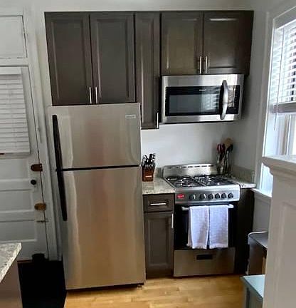 5th image of 1733 W Thorndale Ave APT 1B