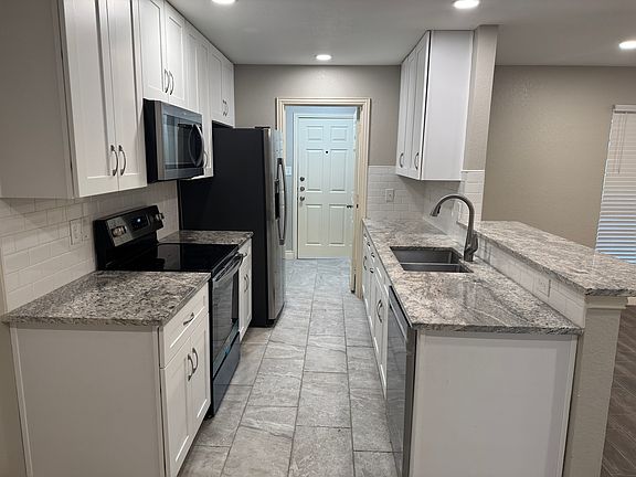 4th image of 8125 Doreen Ave