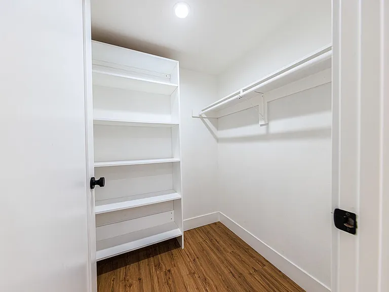Luxury 3 & 4 Bed Townhomes | Walk to NoHo Arts District + Toluca Lake — Photo 36