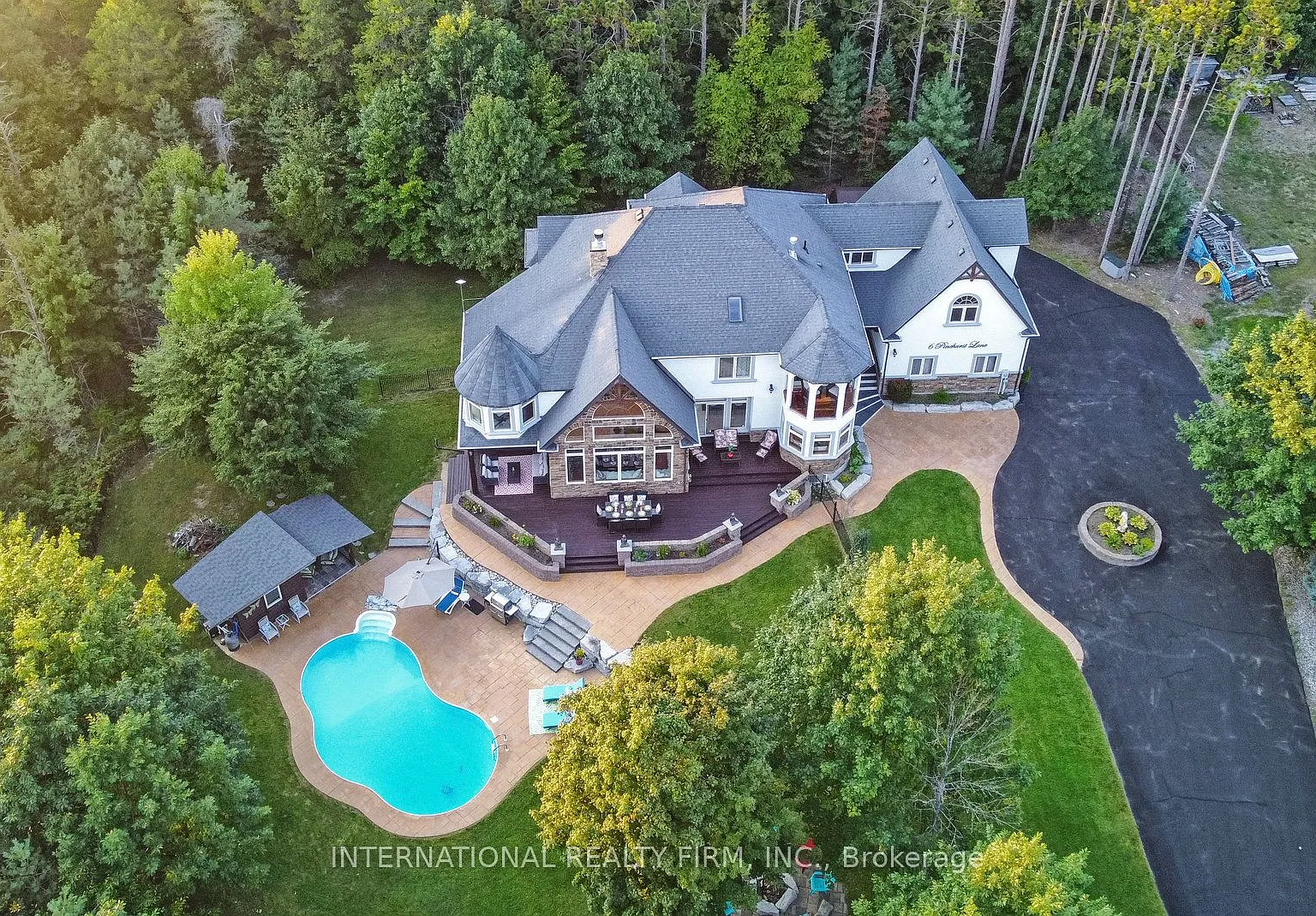 9 bed, $14,990 — Photo 4